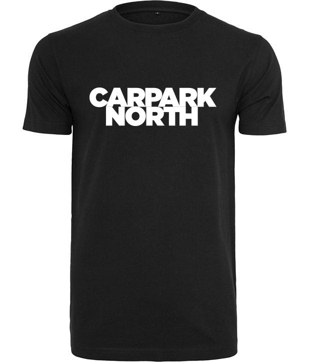 Sort t-shirt med hvidt Carpark North logo på brystet