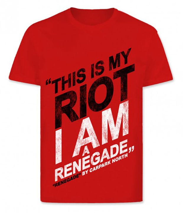 Rød t-shirt med This Is My Riot I am a Renegade påtrykt